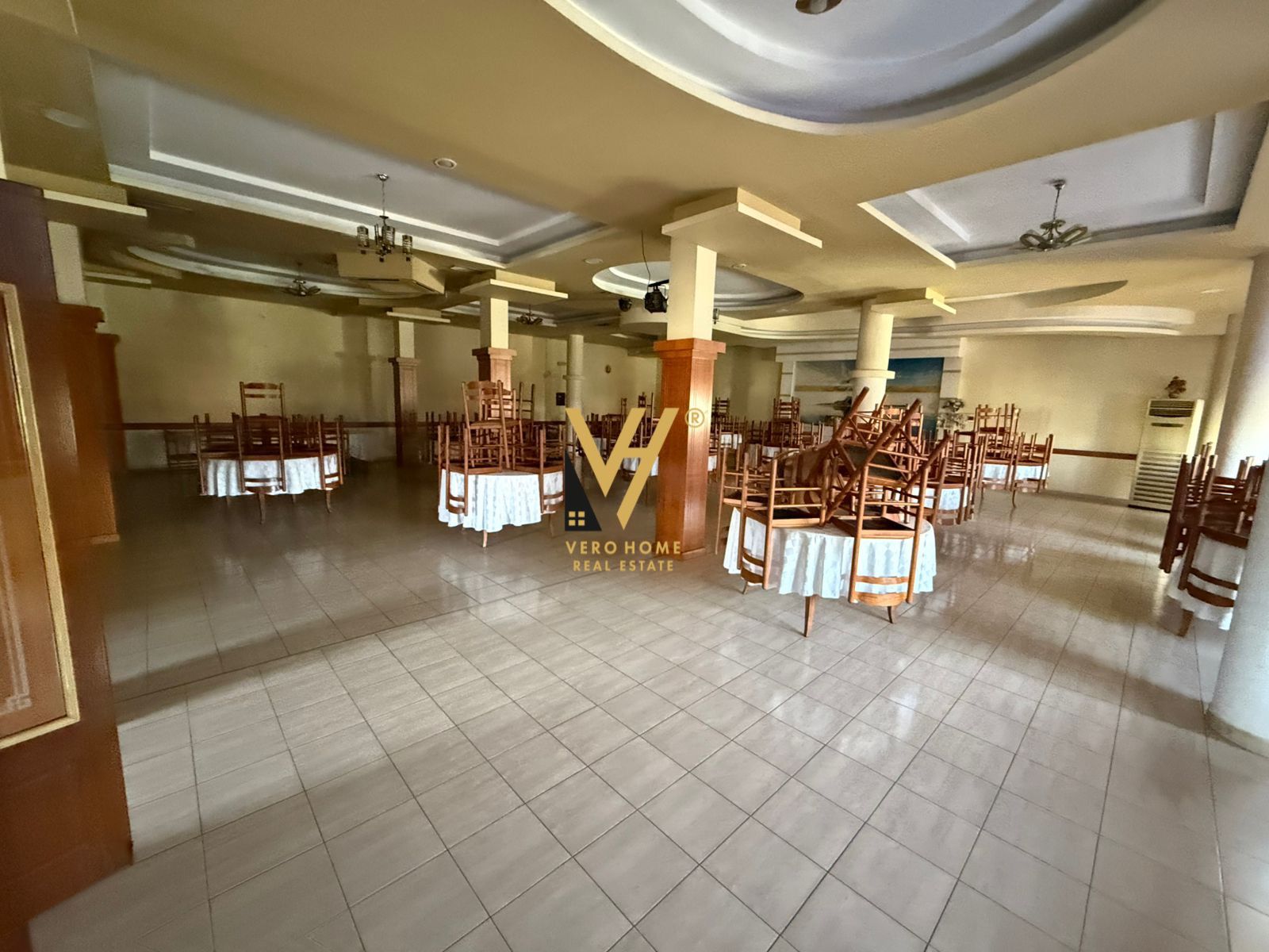 BAR-RESTORANT 500M2 NE MEZEZ 3.500 EURO