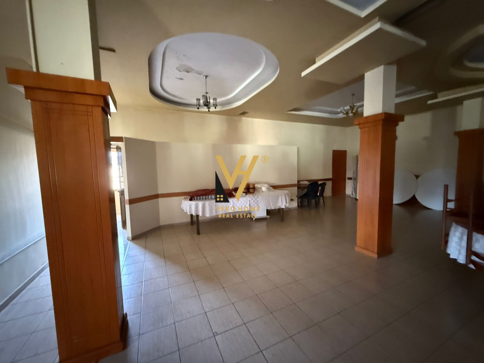 BAR-RESTORANT 500M2 NE MEZEZ 3.500 EURO