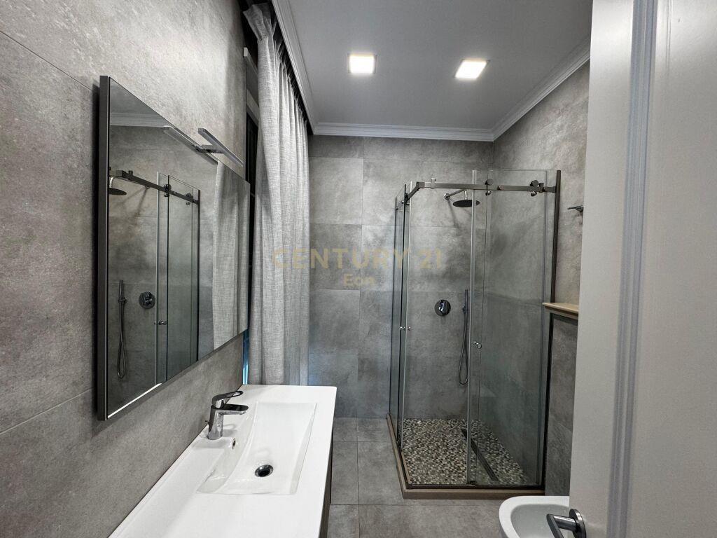 SHITET VILE LUKSOZE NE LAGJEN E RE DURRES!