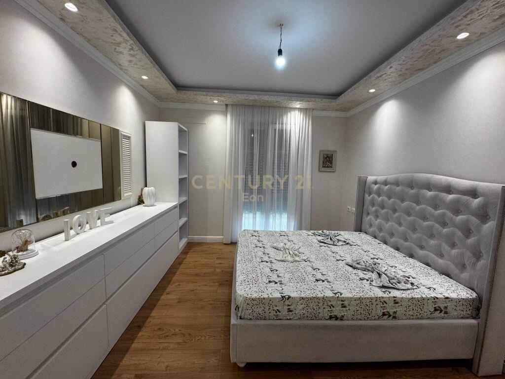 SHITET VILE LUKSOZE NE LAGJEN E RE DURRES!