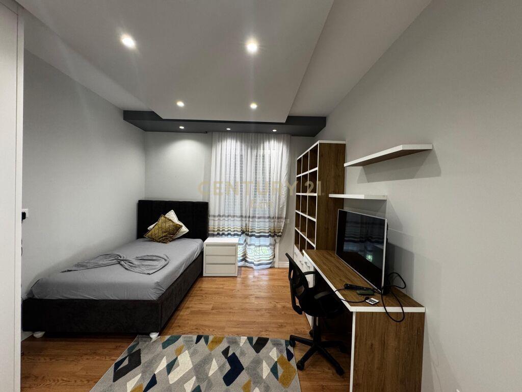 SHITET VILE LUKSOZE NE LAGJEN E RE DURRES!