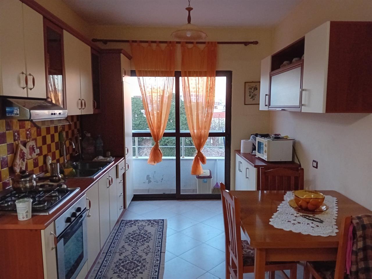 JEPET APARTAMENT 2+1 NE QENDER TEK AMFITEATRI
