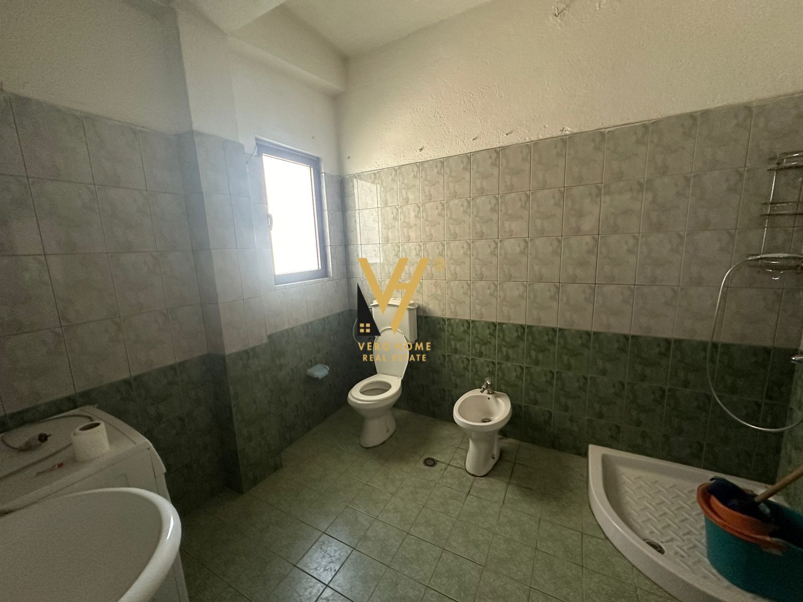 AMBIENT 140 M2 ME QERA NE DON BOSKO 700 EURO