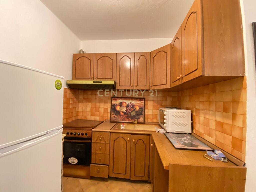 SHITET APARTAMENT 1+1 PRAN DETIT TEK SHKEMBI I KAVAJES !