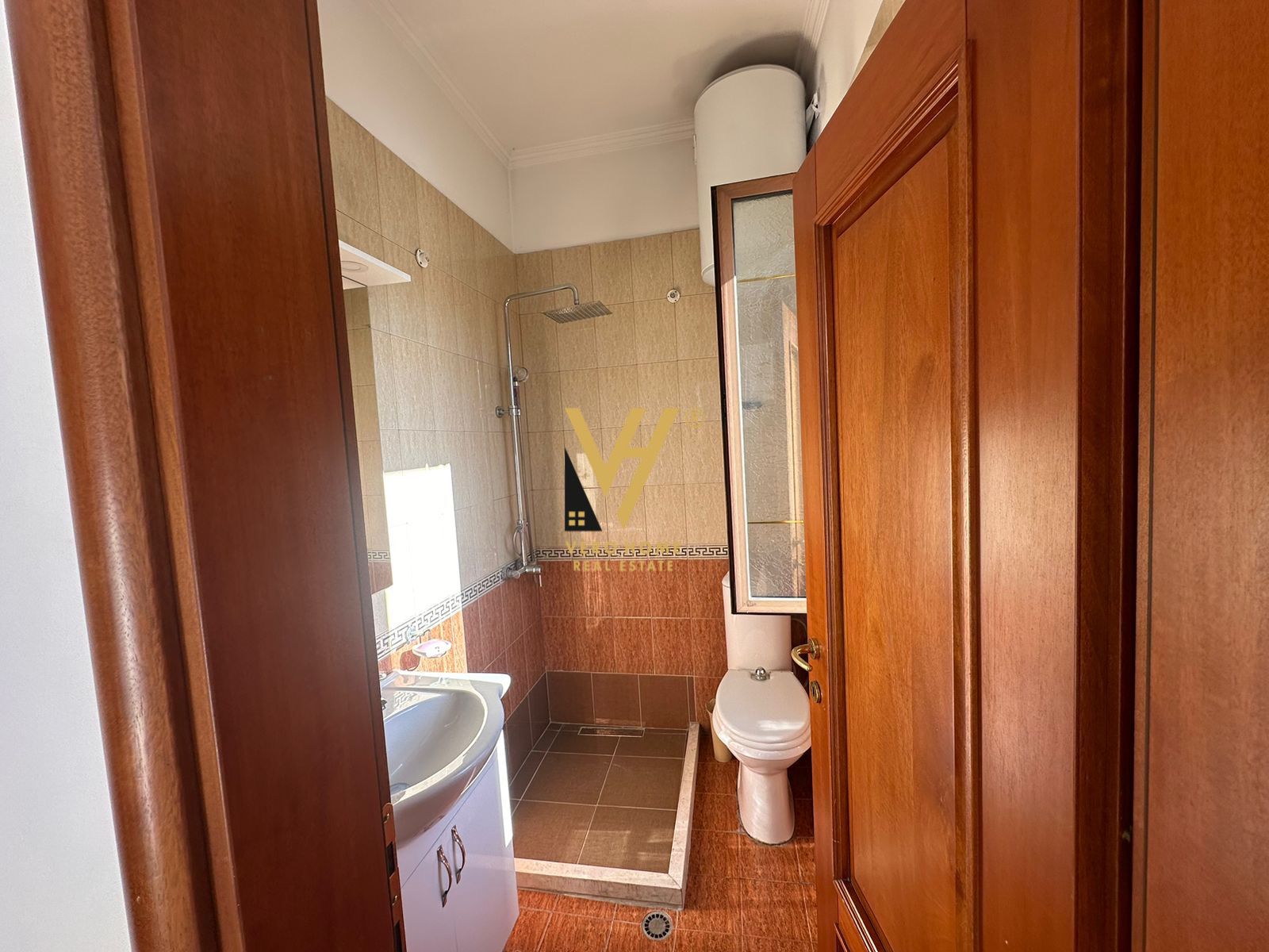 AMBIENT 255 M2 ME QERA NE DON BOSKO 2.500 EURO