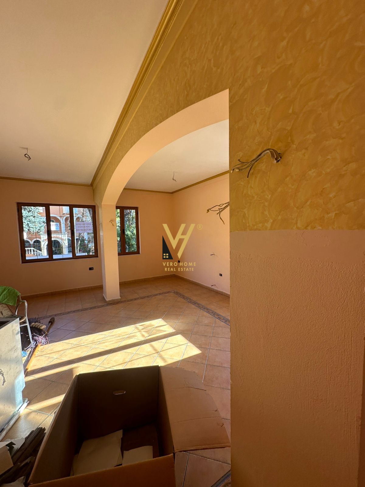 AMBIENT 255 M2 ME QERA NE DON BOSKO 2.500 EURO