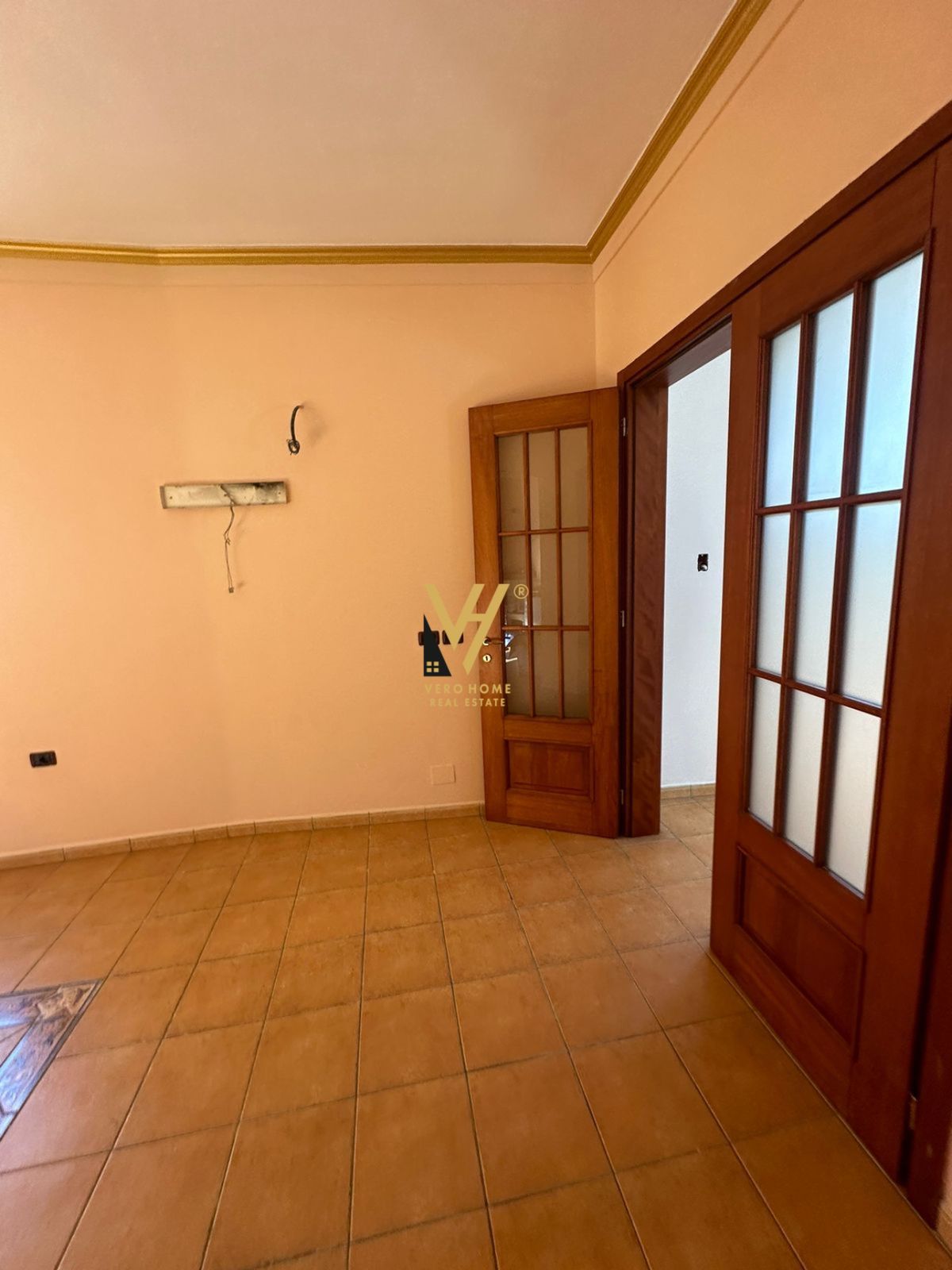 AMBIENT 255 M2 ME QERA NE DON BOSKO 2.500 EURO