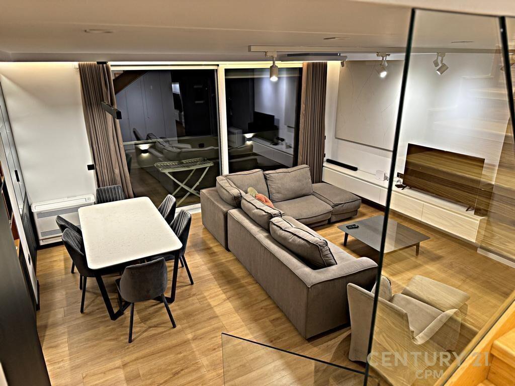 DUPLEX LUKSOZ PER QIRA 3+1+3+VERANDE+2 POSTE PARKIM