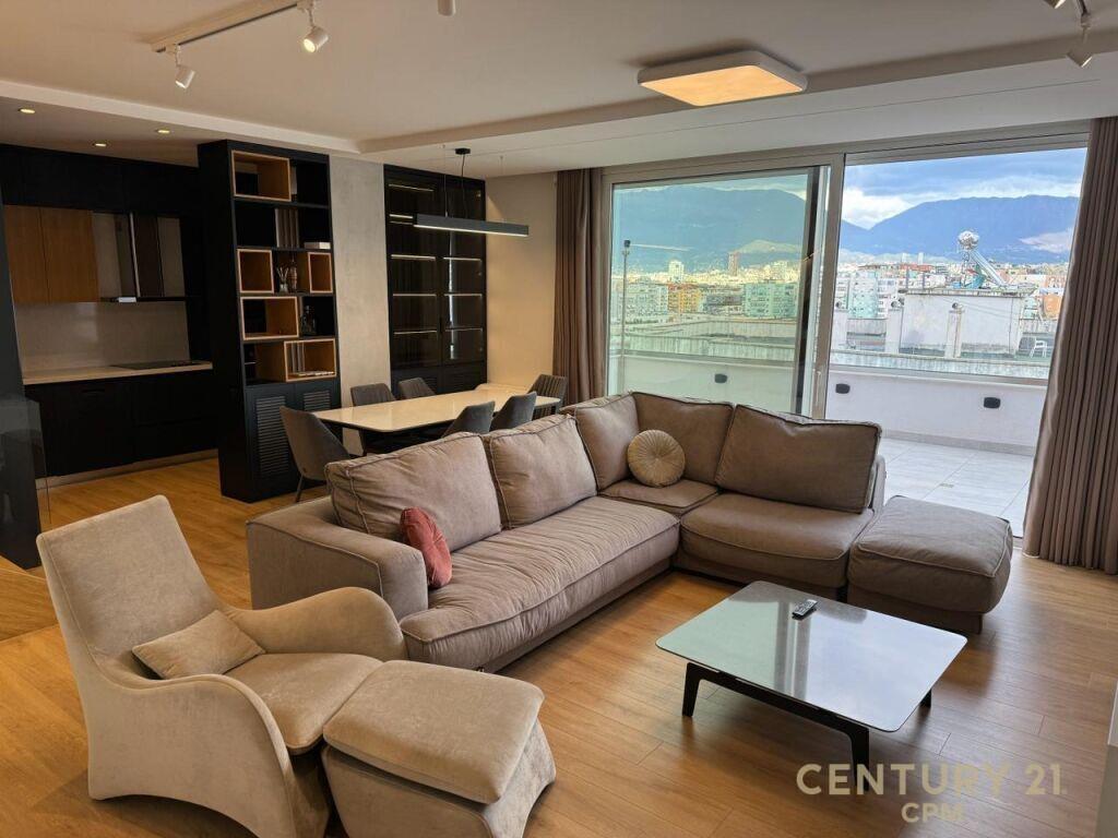 DUPLEX LUKSOZ PER QIRA 3+1+3+VERANDE+2 POSTE PARKIM