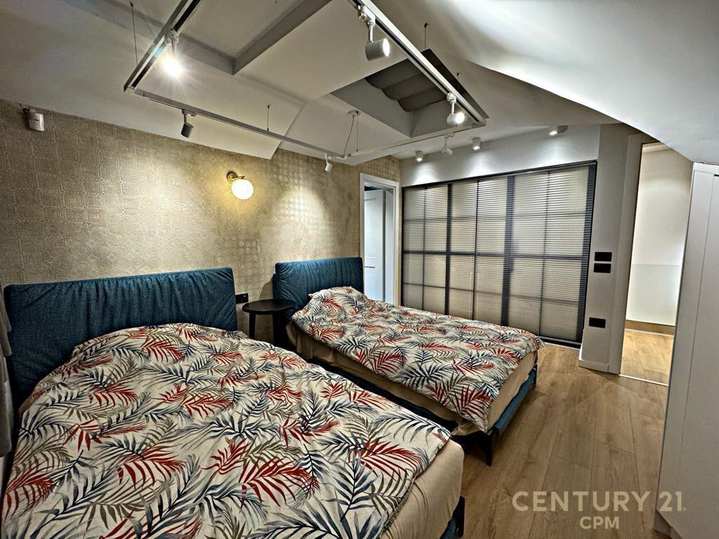 DUPLEX LUKSOZ PER QIRA 3+1+3+VERANDE+2 POSTE PARKIM