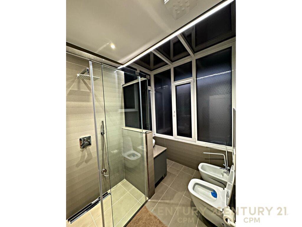 DUPLEX LUKSOZ PER QIRA 3+1+3+VERANDE+2 POSTE PARKIM