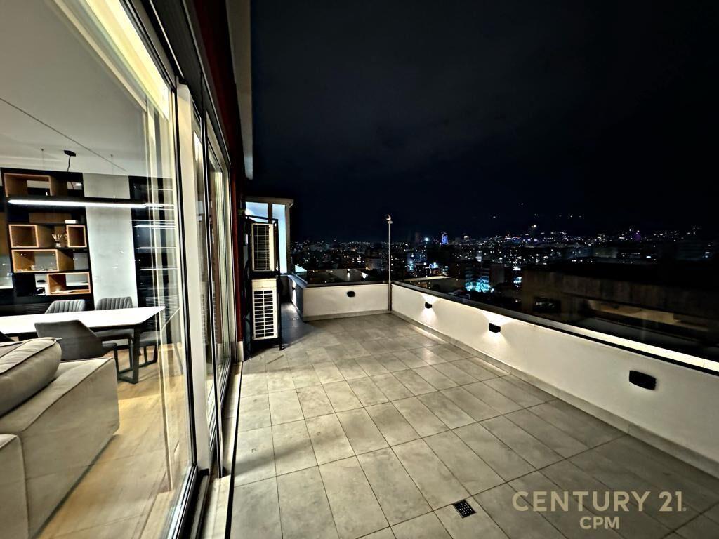 DUPLEX LUKSOZ PER QIRA 3+1+3+VERANDE+2 POSTE PARKIM