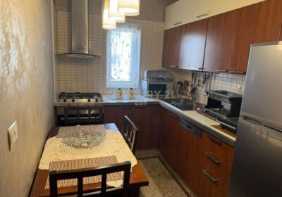 Apartament për shitje 2+1 në katin e parë te banimit të një