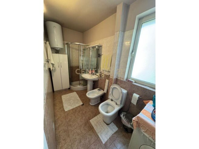 Apartament për shitje 2+1 në katin e parë te banimit të një