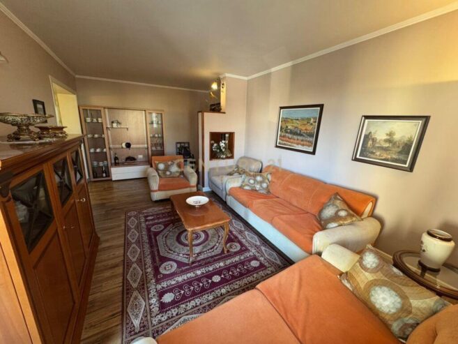 Apartament për shitje 2+1 në katin e parë te banimit të një