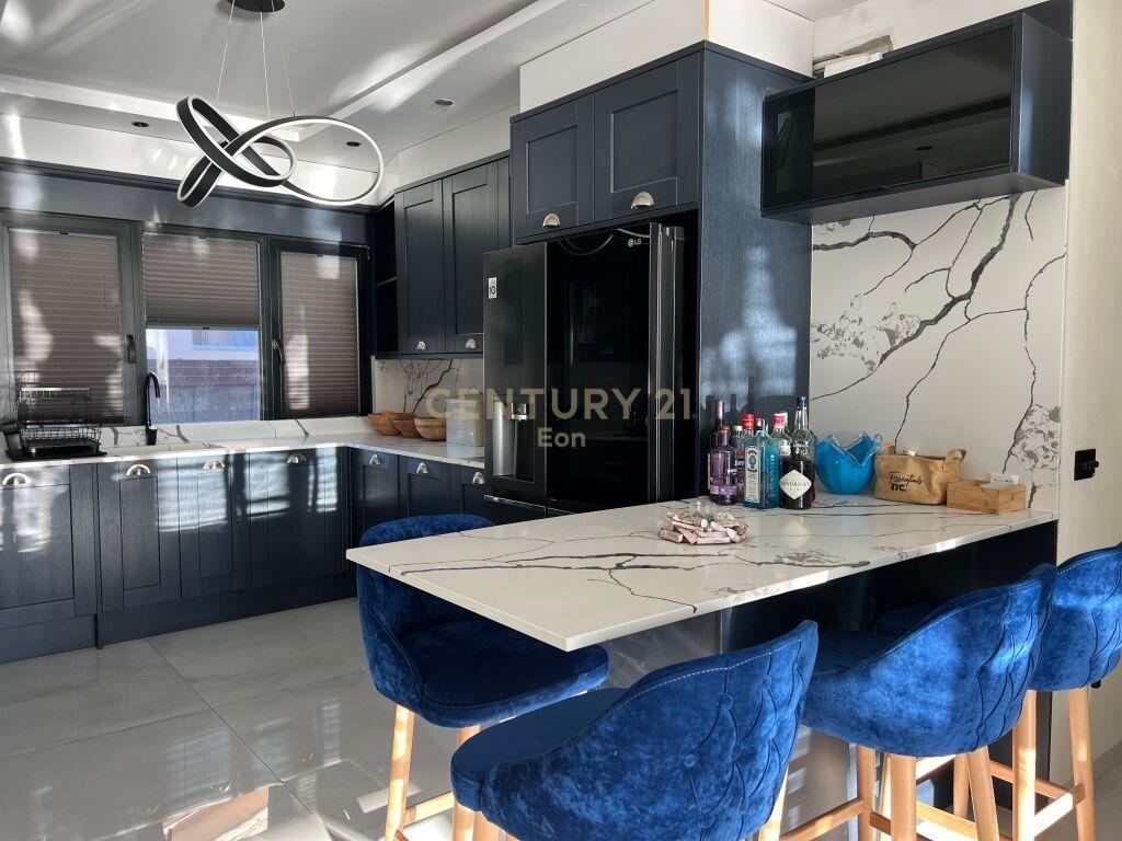 JEPET ME QIRA APARTAMENT 2+1 + GARAZHD, NE VILA ZOGUT, PAMJE