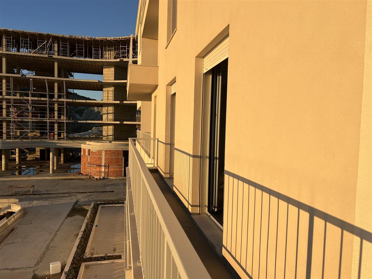 APARTAMENT 3+2 PAMJE BALLORE NGA DETI / FULL VIEW