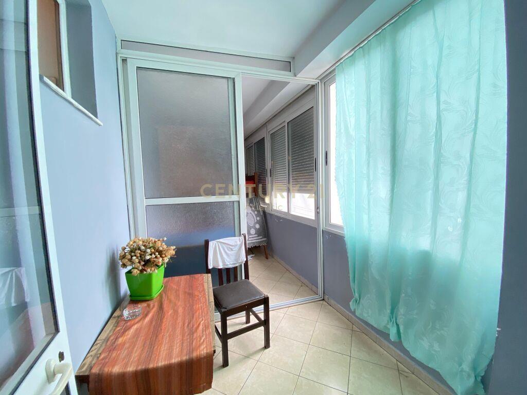 JEPET ME QERA APARTAMENT 2+1 TEK ISH-URT DURRES