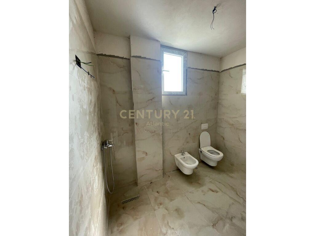 SHITET APARTAMENT 2+1 PRANE SPITALIT , DURRES