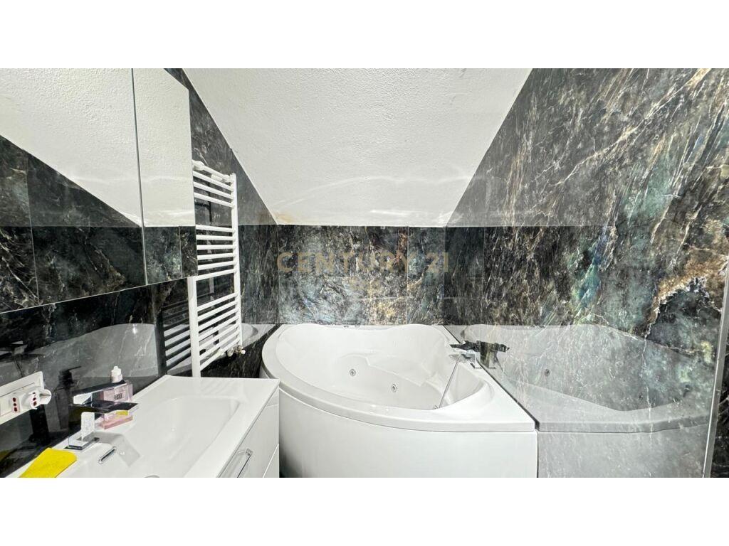 Shitet Vile Elitare, Mali Robit !