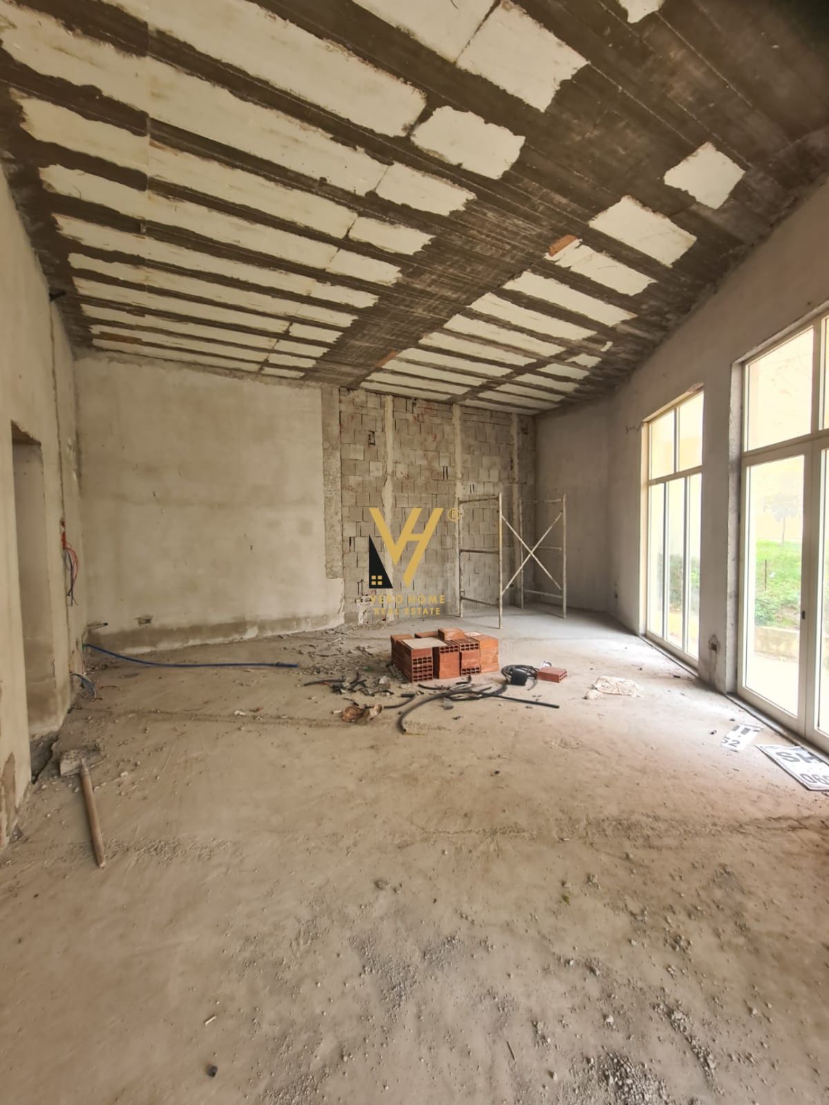 AMBIENT 120 M2 TE LIQENI I THATE 198.000 EURO