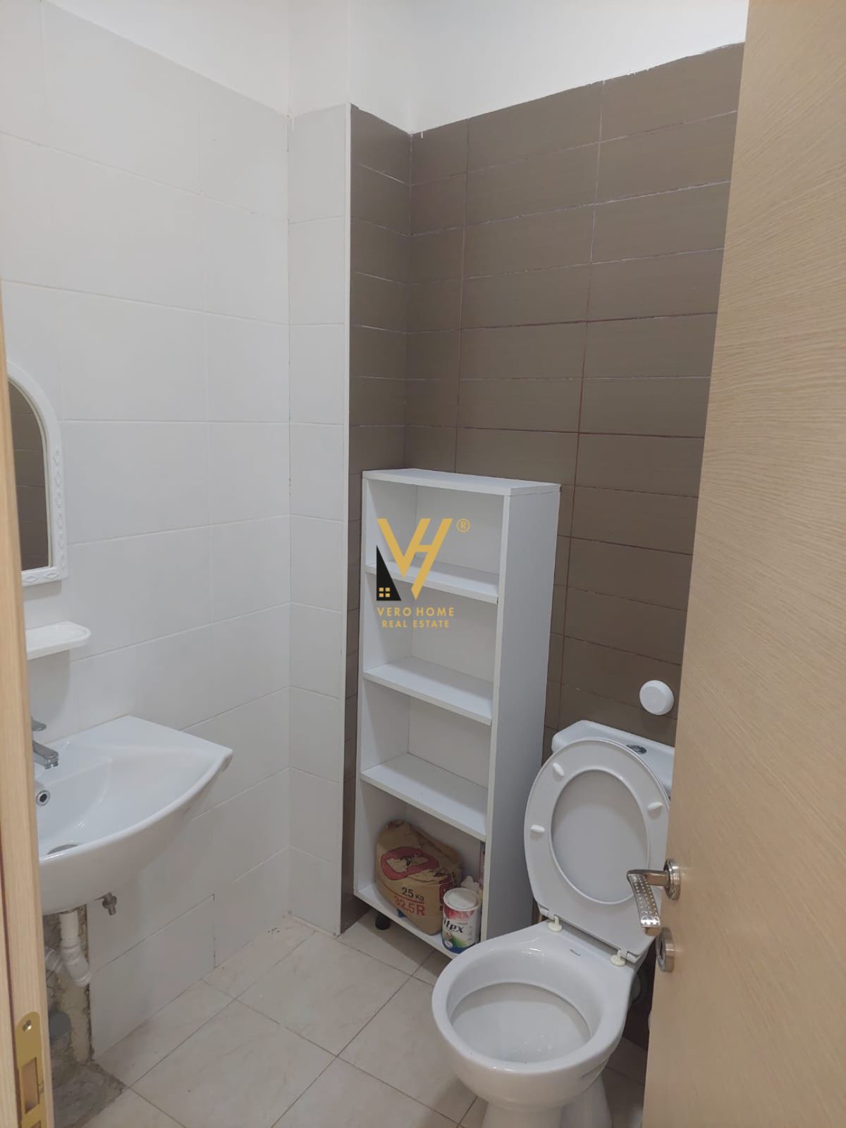 DYQAN 35 M2 TE QYTETI STUDENTI 25.000 LEKE