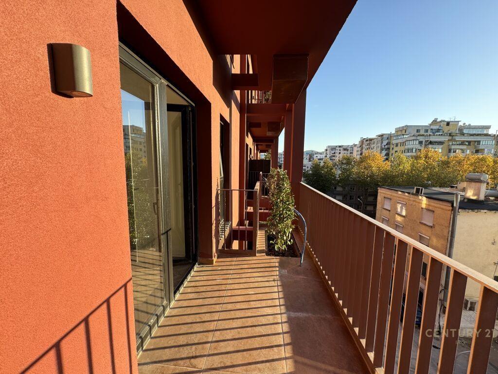 AMBJENT PER ZYRA TEK ”TIRANA GARDEN BUILDING