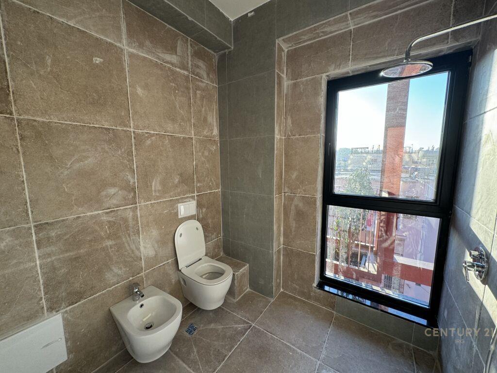 AMBJENT PER ZYRA TEK ”TIRANA GARDEN BUILDING