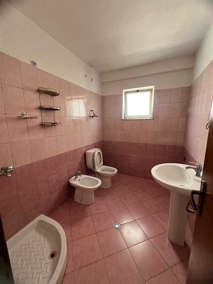 SHITET APARTAMENT 2+1 ME VERANDE TEK GJYKATA !