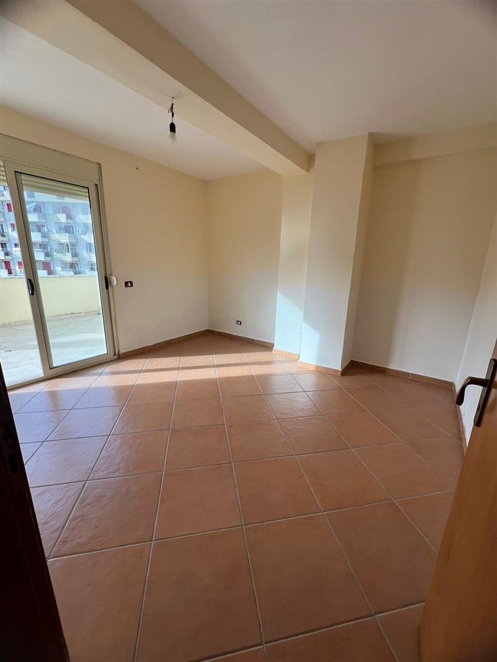 SHITET APARTAMENT 2+1 ME VERANDE TEK GJYKATA !