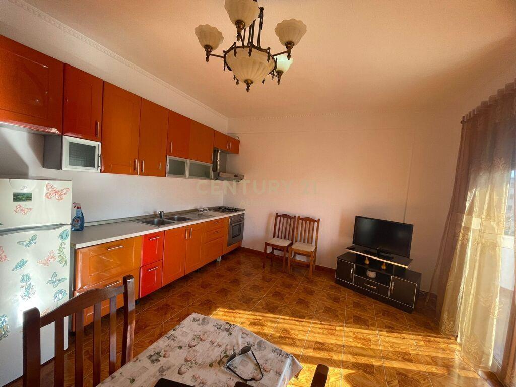 APARTAMENT 1+1 ME QIRA NE PLAZH RROTA KUQE ME PAMJE DETI