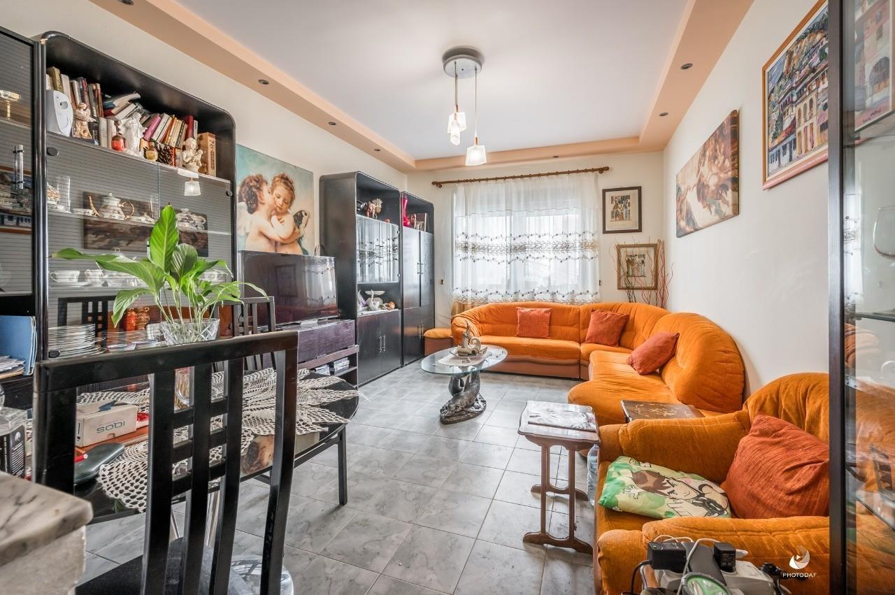 JEPET ME QIRA KATI 2 I NJË VILETE