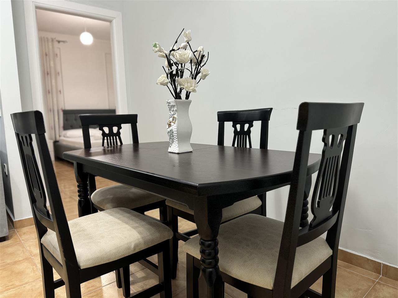 JEPET APARTAMENT 1+1 ME QERA DITORE NE LUNGOMARE,VLORË