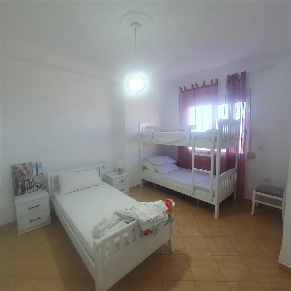 Apartament me qera 2+1 prane Portit Vlore