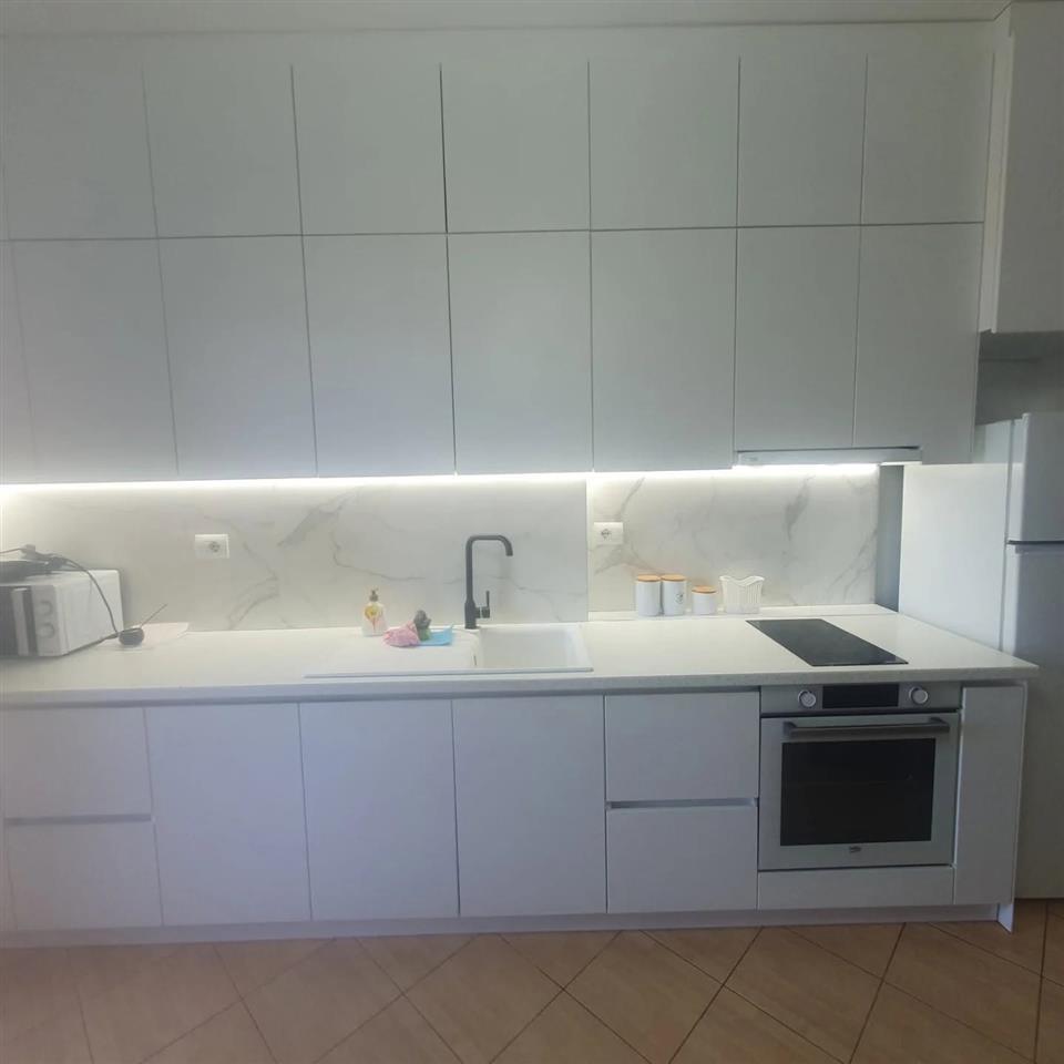 Apartament me qera 2+1 prane Portit Vlore