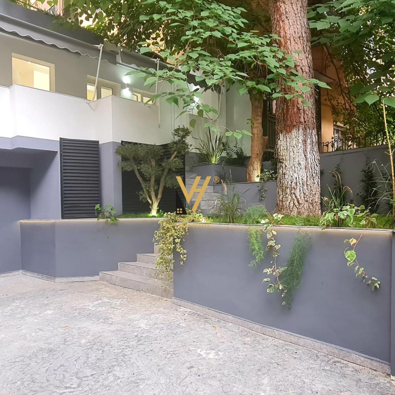 ZYRE 60 M2 ME QERA TE ZOGU I ZI 700 EURO