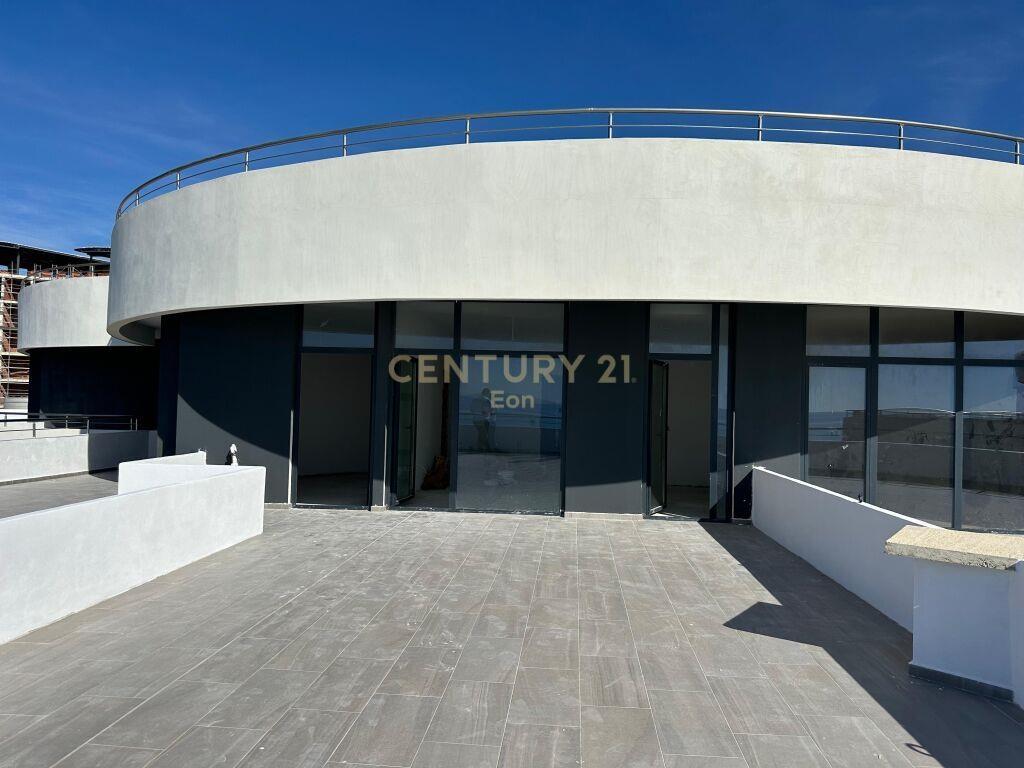 SHITET PAPAFINGO 1+1 me 52.6m2 verande me pamje deti!