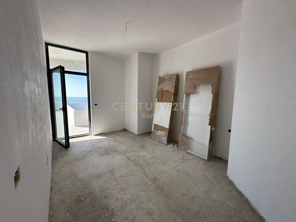 SHITET PAPAFINGO 1+1 me 52.6m2 verande me pamje deti!