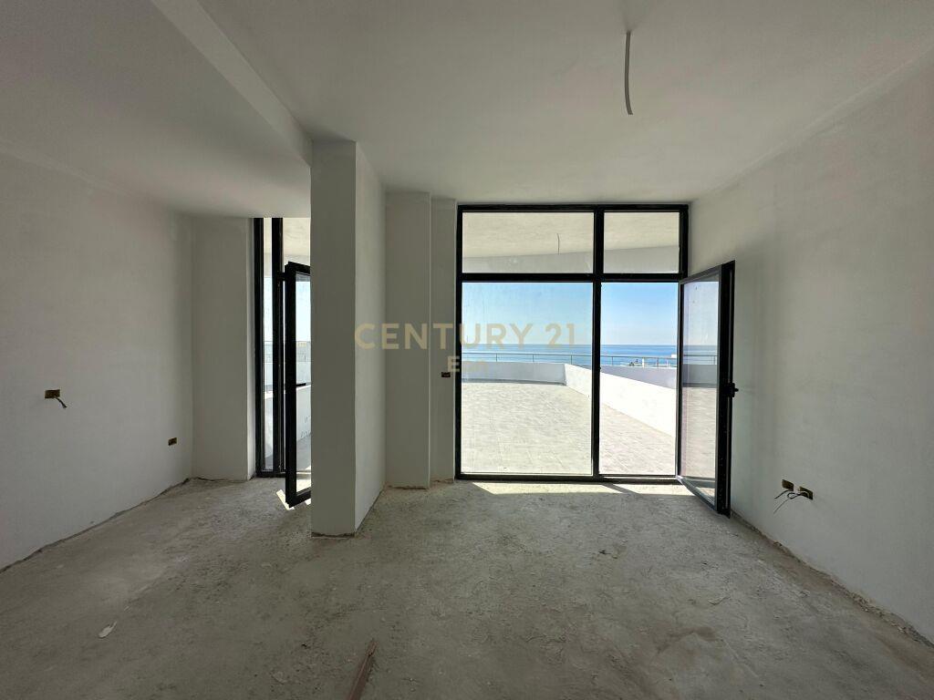 SHITET PAPAFINGO 1+1 me 52.6m2 verande me pamje deti!