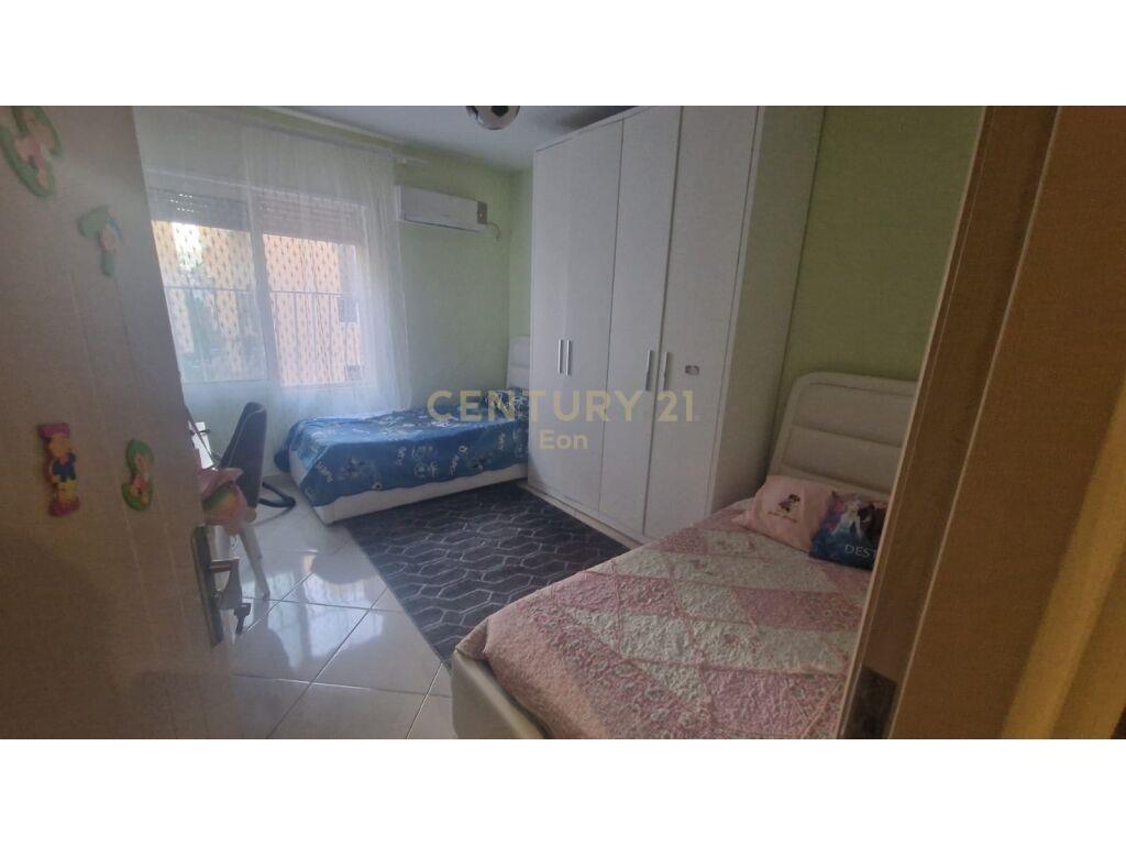SHITET APARTAMENT 2+1 PRANE DREJTORISE SE POLICISE, DURRES!!