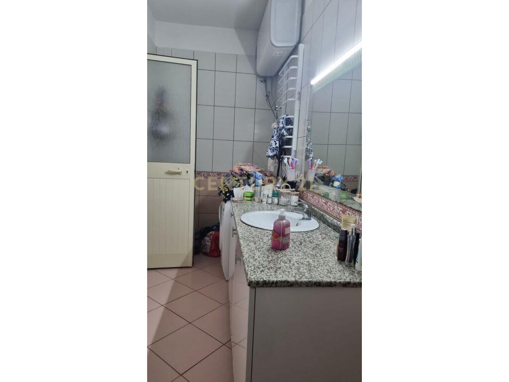 SHITET APARTAMENT 2+1 PRANE DREJTORISE SE POLICISE, DURRES!!