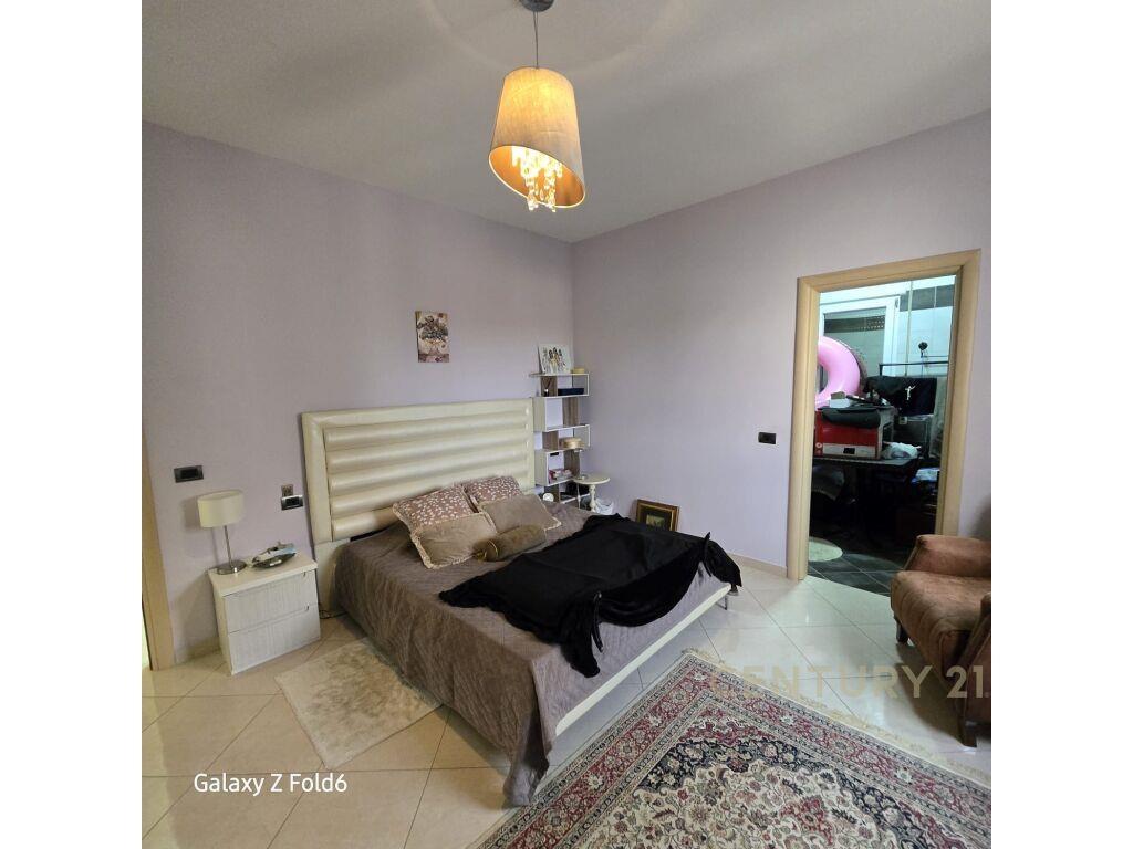 SHITET APARTAMENT 2+1+2 ME PAMJE DETI NE GOLEM 70M LARG PLAZ