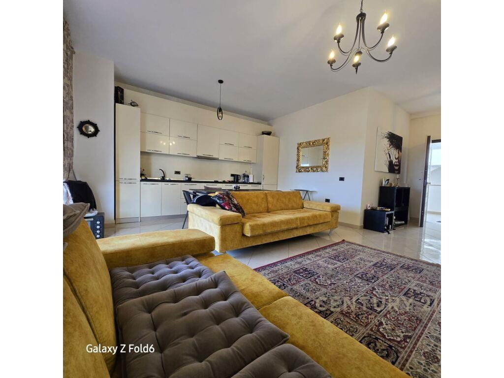 SHITET APARTAMENT 2+1+2 ME PAMJE DETI NE GOLEM 70M LARG PLAZ