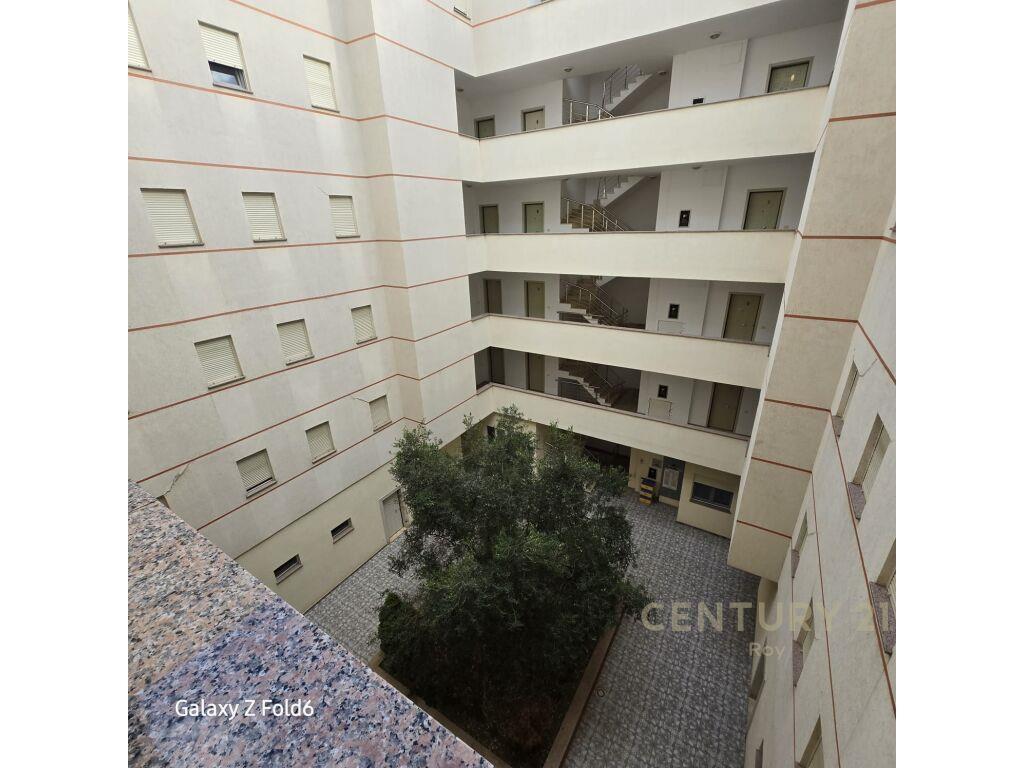 SHITET APARTAMENT 2+1+2 ME PAMJE DETI NE GOLEM 70M LARG PLAZ