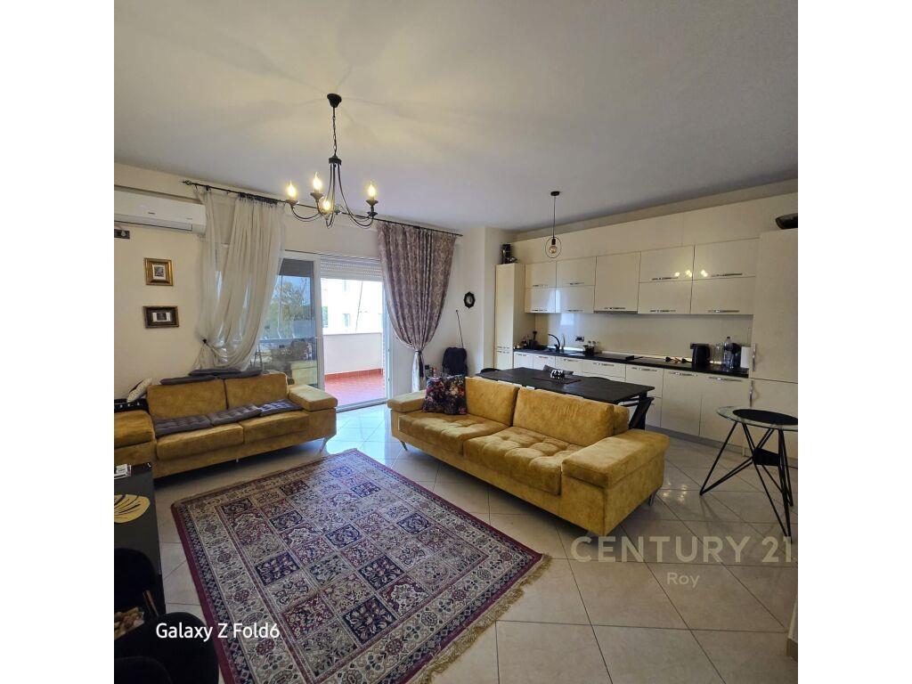 SHITET APARTAMENT 2+1+2 ME PAMJE DETI NE GOLEM 70M LARG PLAZ