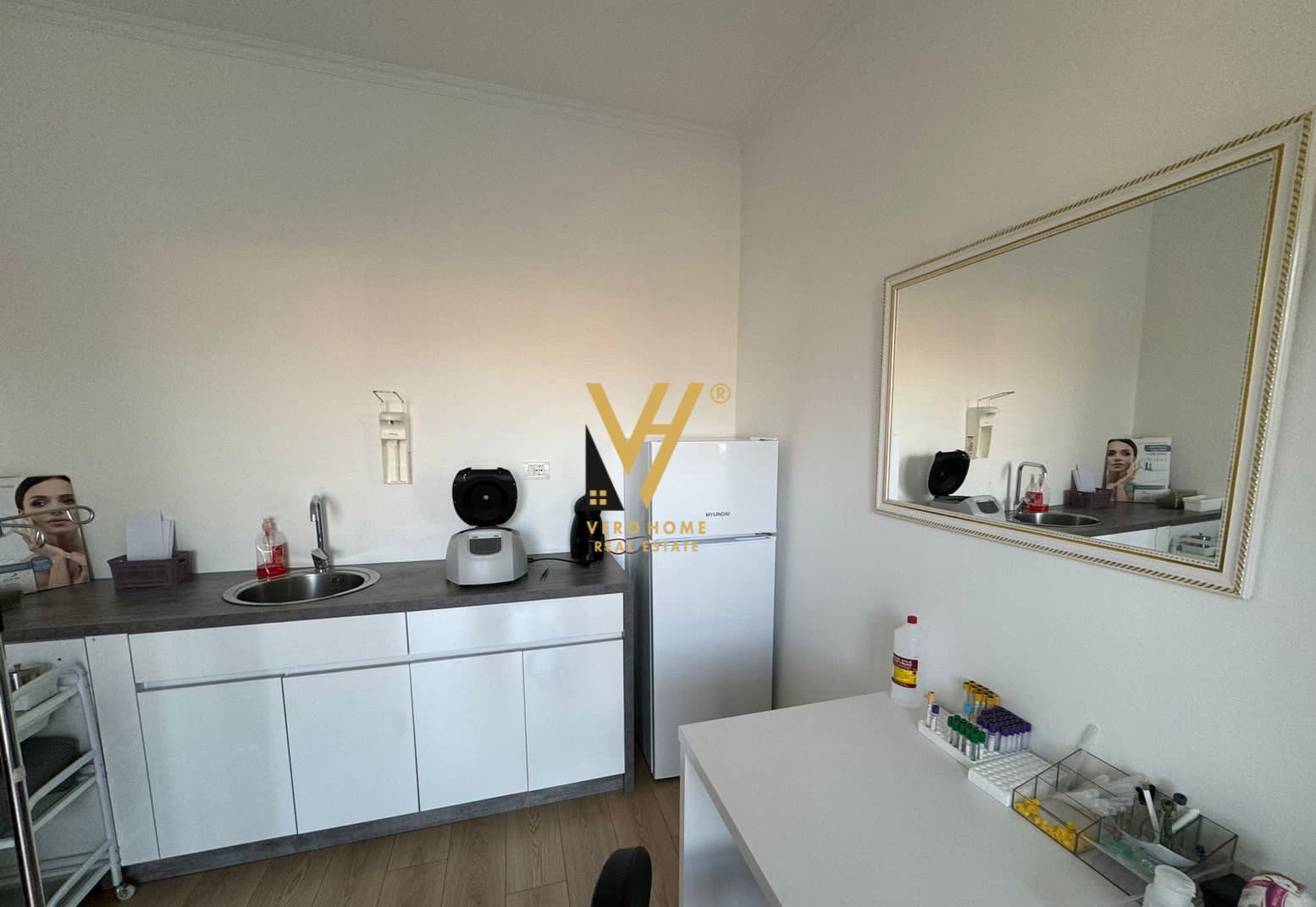 KLINIKE 100M2 TE KOPSHTI BOTANIK 1.500 EURO