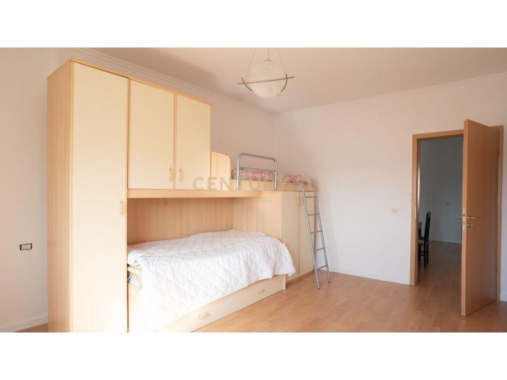 SHITET APARTAMENT 2+1+2+VERANDE ME PAMJE DETI NE PLAZH ILIRI