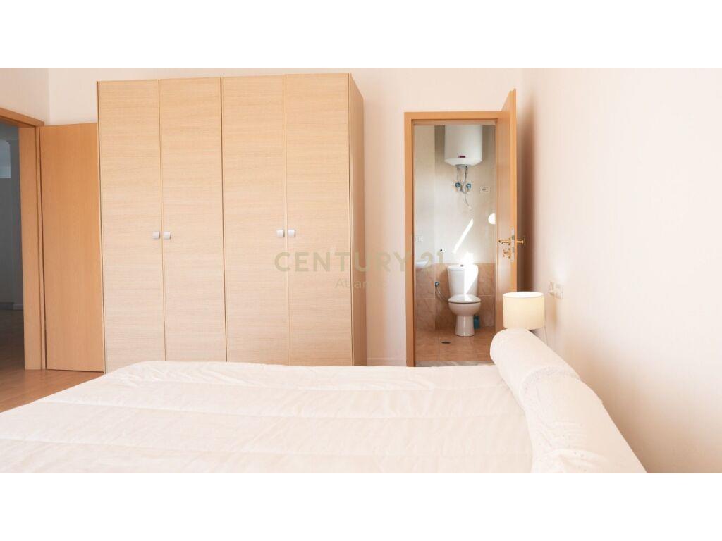 SHITET APARTAMENT 2+1+2+VERANDE ME PAMJE DETI NE PLAZH ILIRI