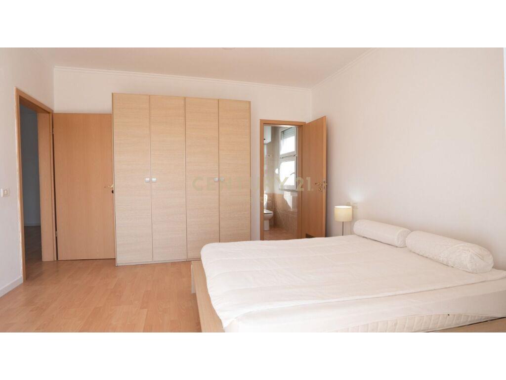 SHITET APARTAMENT 2+1+2+VERANDE ME PAMJE DETI NE PLAZH ILIRI