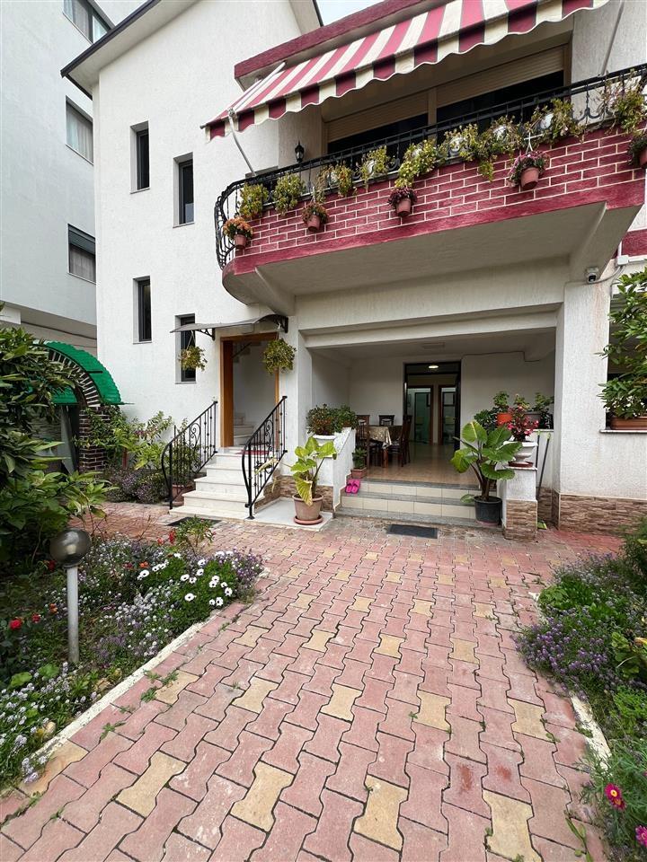 SHITET NDERTESE DY KATESHE E NDARE NE 12 DHOMA.